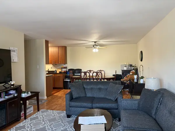 8905 N Knight AVE #318, Des Plaines, IL 60016