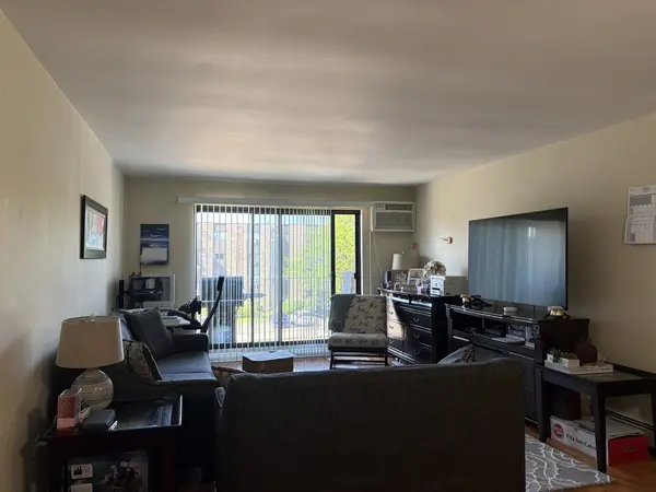 8905 N Knight AVE #318, Des Plaines, IL 60016