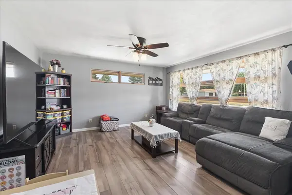 1609 Oakland AVE, Crest Hill, IL 60403
