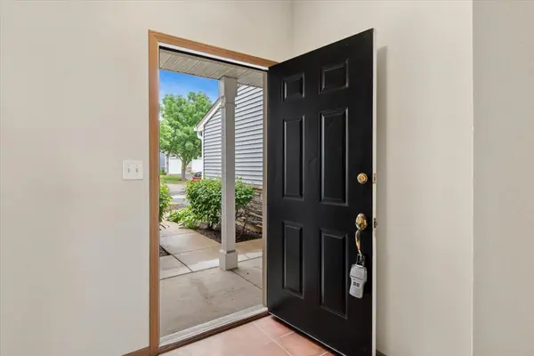 933 Genesee CT, Naperville, IL 60563