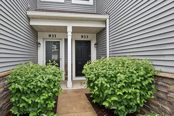 933 Genesee CT, Naperville, IL 60563