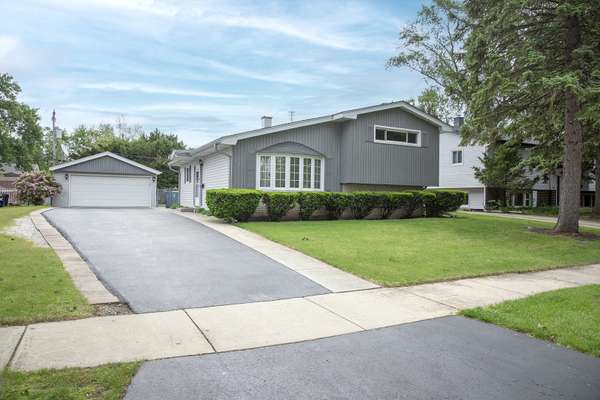 921 S Iowa AVE, Addison, IL 60101