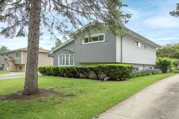921 S Iowa AVE, Addison, IL 60101