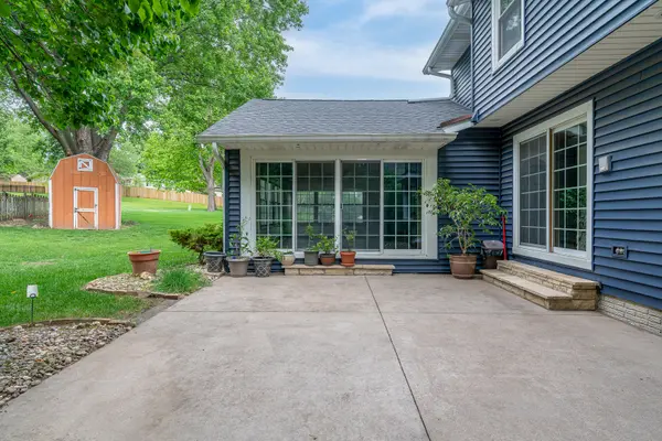 4310 Amesbury DR, Bettendorf, IA 52722