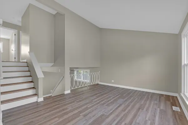 9272 N Home TER, Des Plaines, IL 60016