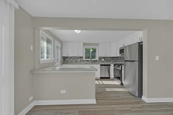 9272 N Home TER, Des Plaines, IL 60016