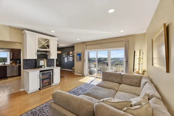 201 N Vail AVE #807, Arlington Heights, IL 60004