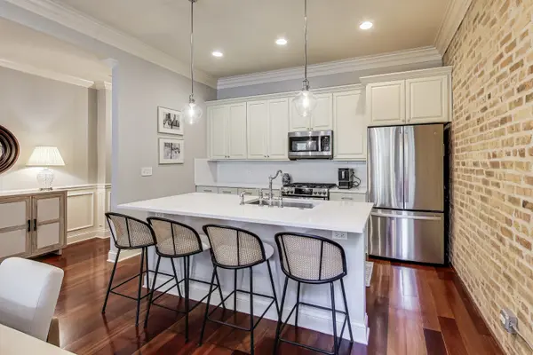 1420 W Belle Plaine AVE #1E, Chicago, IL 60613