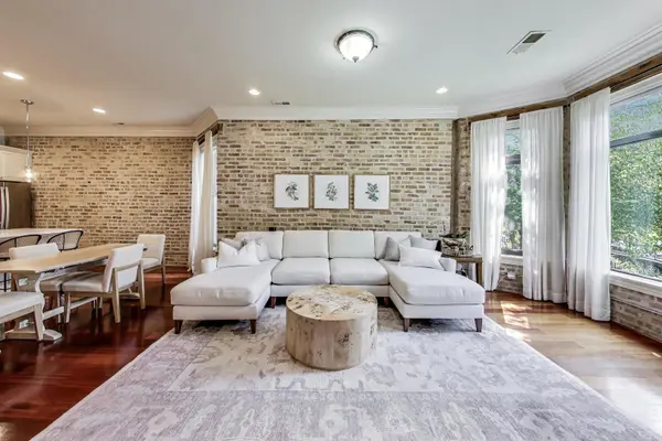 1420 W Belle Plaine AVE #1E, Chicago, IL 60613