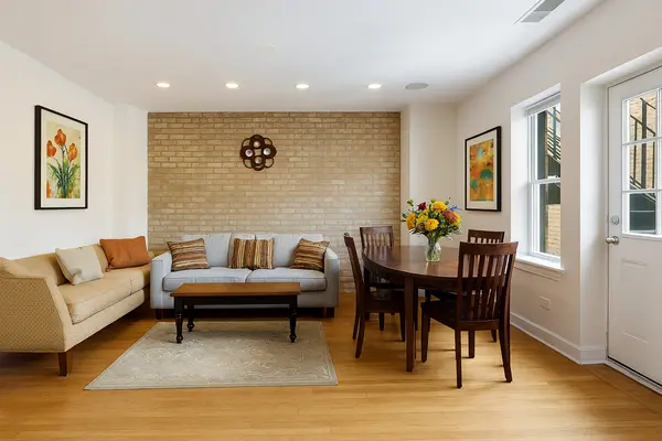 2935 W Rosemont AVE #2, Chicago, IL 60659