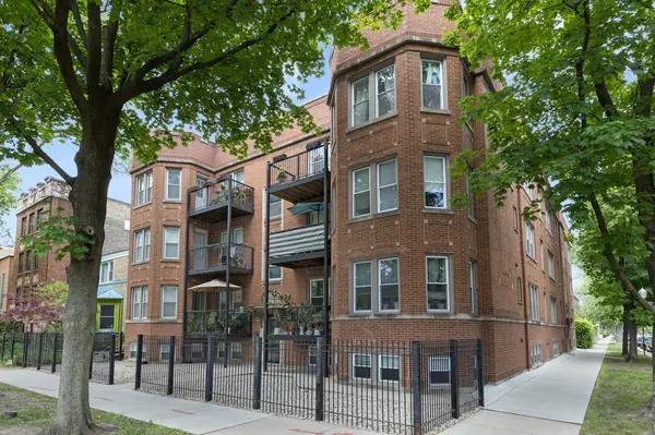 2935 W Rosemont AVE #2, Chicago, IL 60659