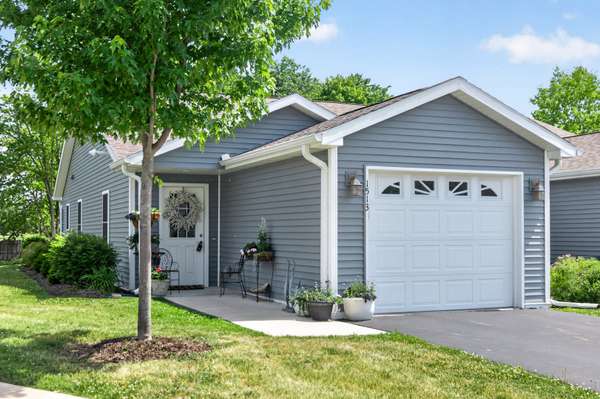 1513 Eadens PL, Dixon, IL 61021