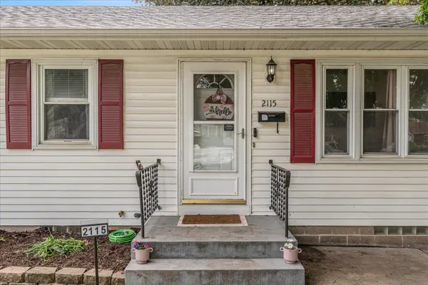 2115 W Pleasant ST, Davenport, IA 52804
