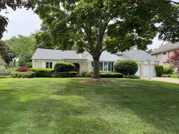 828 S Bristol LN,  Arlington Heights,  IL 60005
