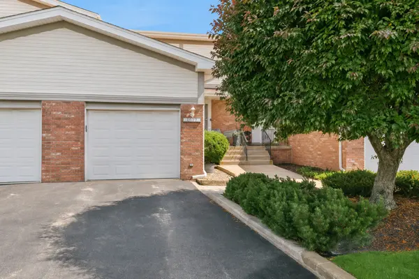 15931 Blackwater CT, Tinley Park, IL 60477