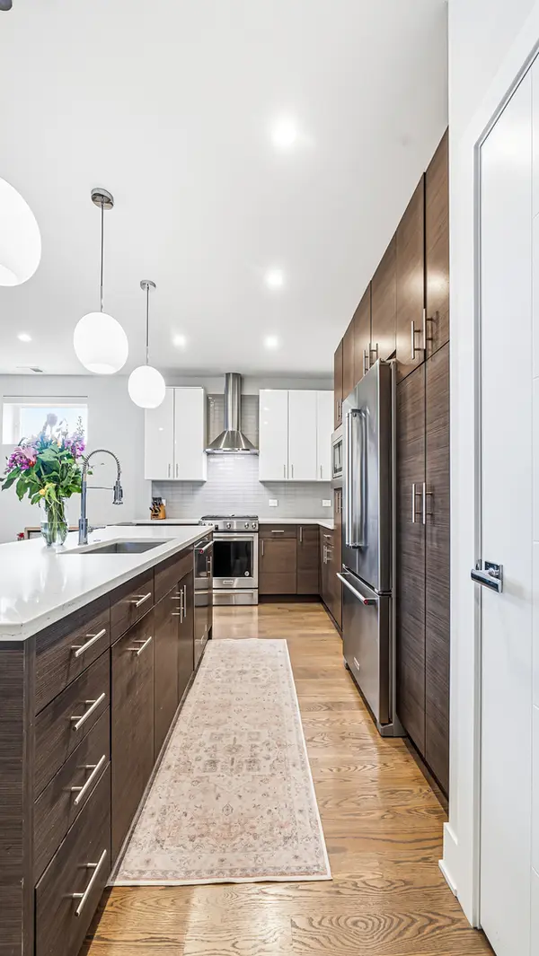 2703 W Belmont AVE #3E, Chicago, IL 60618
