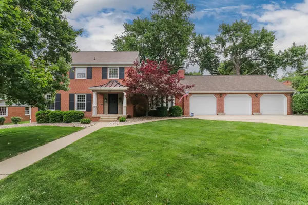 206 Fleetwood DR, Bloomington, IL 61701