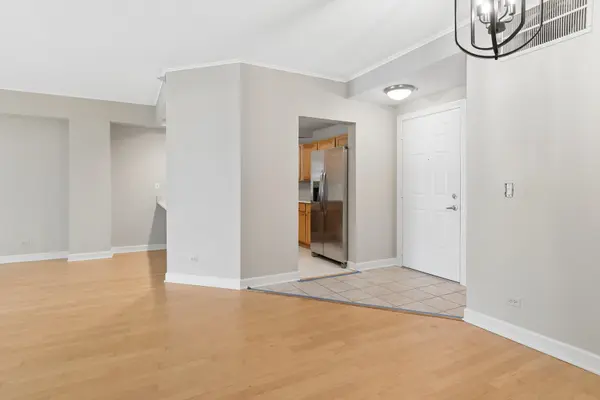 245 Burlington AVE #203, Clarendon Hills, IL 60514