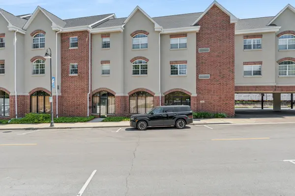 245 Burlington AVE #203, Clarendon Hills, IL 60514