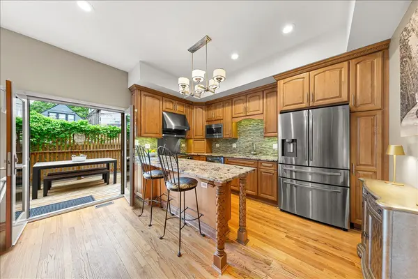 2324 W MCLEAN AVE, Chicago, IL 60647