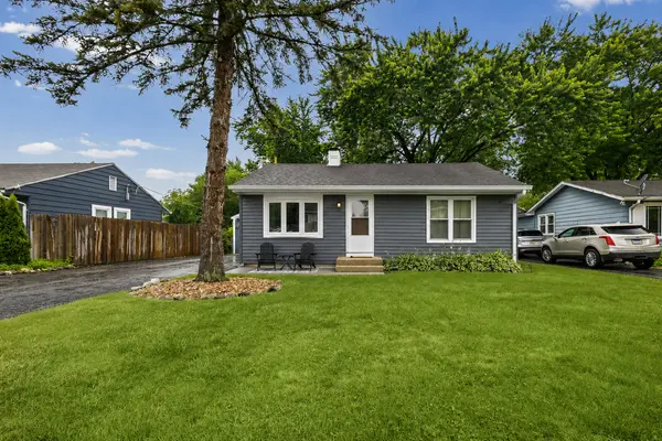 18111 W Twin Lakes BLVD, Grayslake, IL 60030