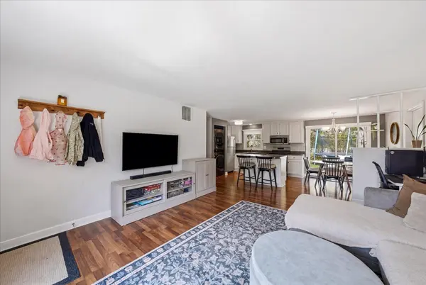 924 Bradford LN, Schaumburg, IL 60193