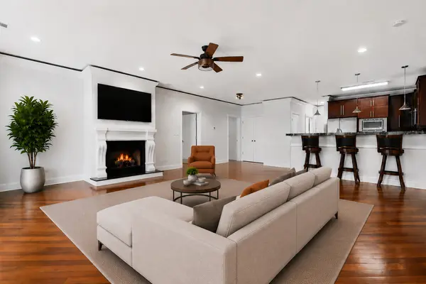 4755 N Kilbourn AVE #2D, Chicago, IL 60630