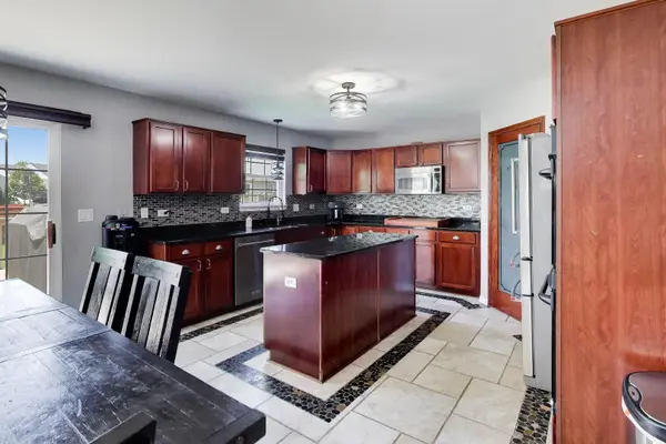 17060 Auburn Ridge DR, Lockport, IL 60441