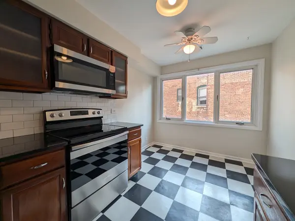 1057 W Pratt BLVD #3C, Chicago, IL 60626