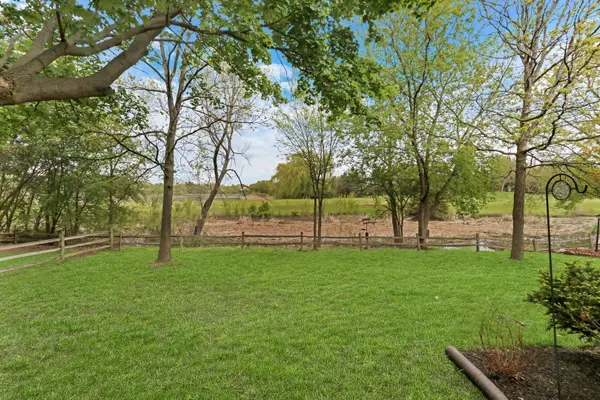 7452 Bittersweet DR, Gurnee, IL 60031