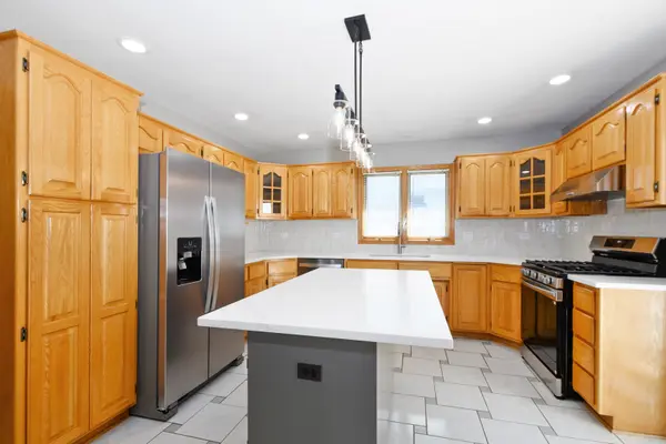 1216 Country LN, Lemont, IL 60439