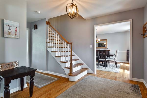 1129 Tamarack LN, Libertyville, IL 60048