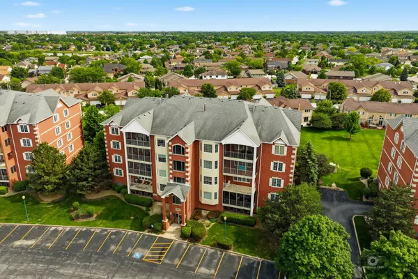 7927 Trinity CIR #4SW, Tinley Park, IL 60487