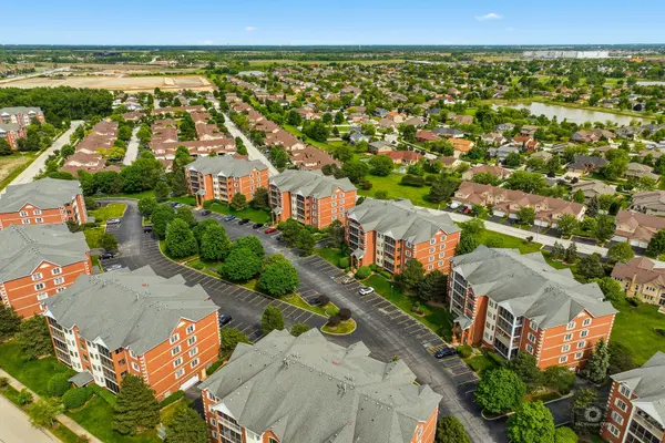 7927 Trinity CIR #4SW, Tinley Park, IL 60487