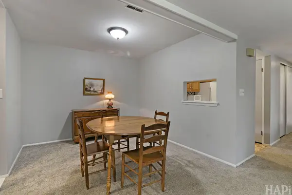 941 Wiltshire DR #D, Mchenry, IL 60050