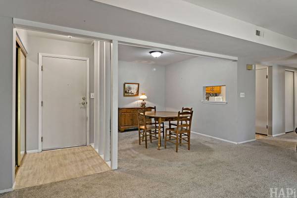 941 Wiltshire DR #D, Mchenry, IL 60050