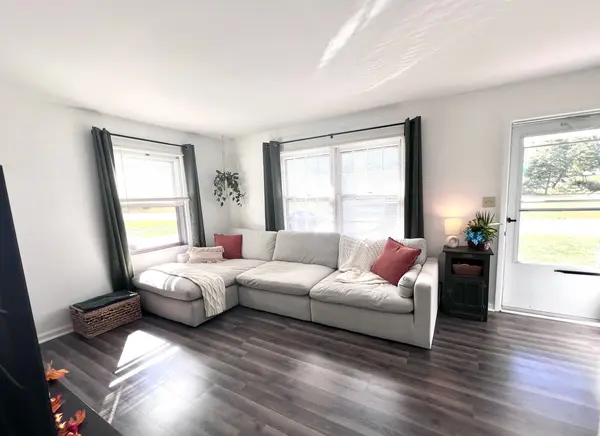 2613, 2615 Hawthorne DR, Bettendorf, IA 52722