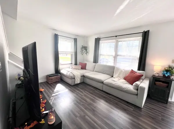 2613, 2615 Hawthorne DR, Bettendorf, IA 52722