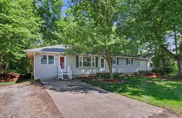 108 Brady LN, Urbana, IL 61802