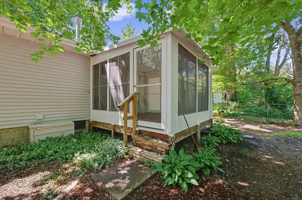 108 Brady LN, Urbana, IL 61802