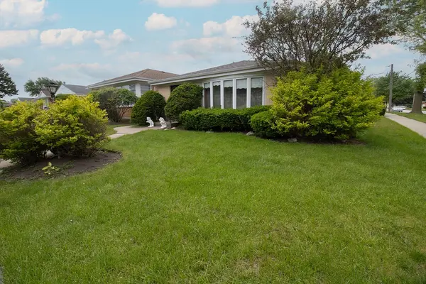 8662 N Merrill ST, Niles, IL 60714