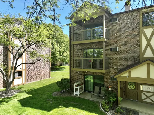 811 S Dwyer AVE #E, Arlington Heights, IL 60005
