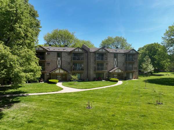 811 S Dwyer AVE #E, Arlington Heights, IL 60005