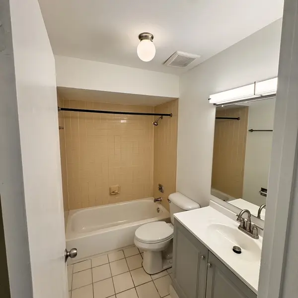 811 S Dwyer AVE #E, Arlington Heights, IL 60005