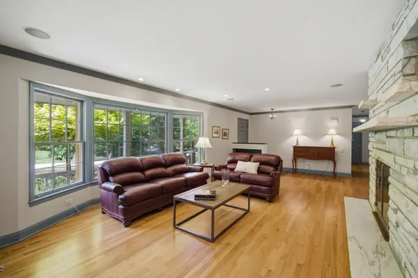 237 Beachview LN, North Barrington, IL 60010