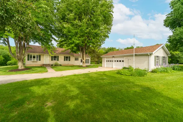 698 N 2853rd RD, Lasalle, IL 61301