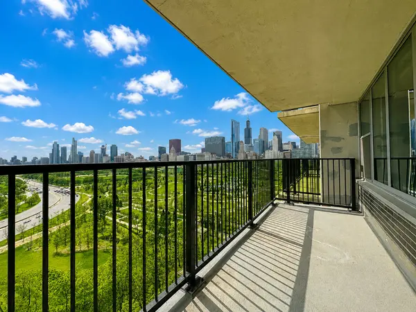 400 E randolph ST #2101, Chicago, IL 60601
