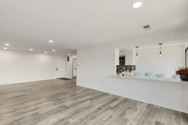 5501 Lincoln AVE #404, Morton Grove, IL 60053