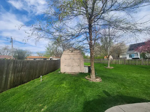 10 Ash CT, Streamwood, IL 60107