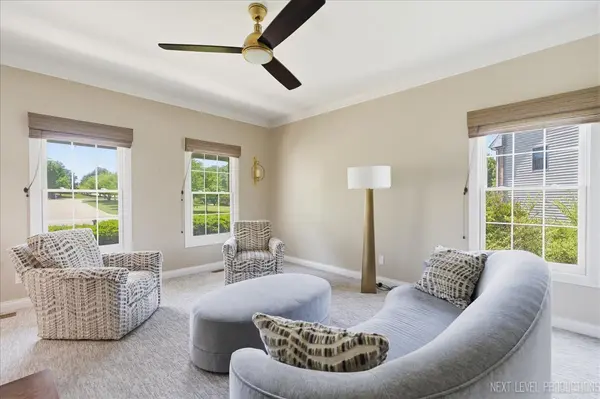 39W842 Louisa May Alcott LN, St. Charles, IL 60175